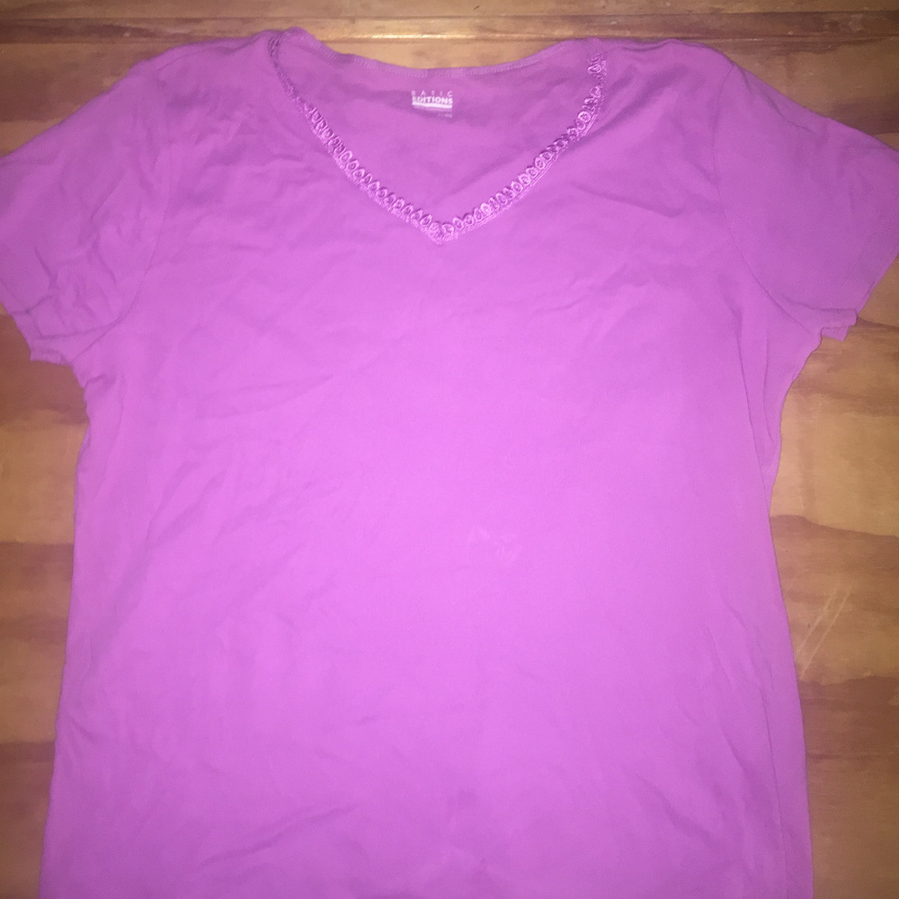 LIKE NEW! BASIC EDITIONS T-SHIRT XL